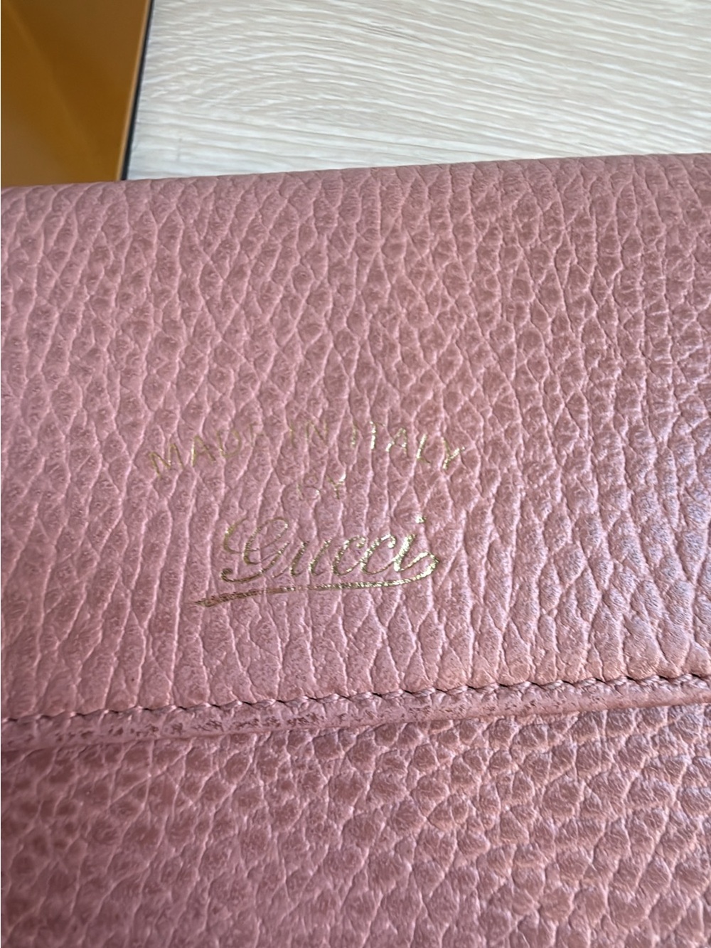 Authentic GUCCI calf skin pink bifold wallet - Picture 2 of 15